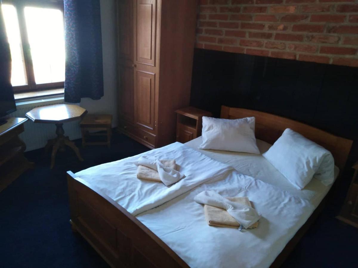 Hotel Chicago Chomutov Zewnętrze zdjęcie