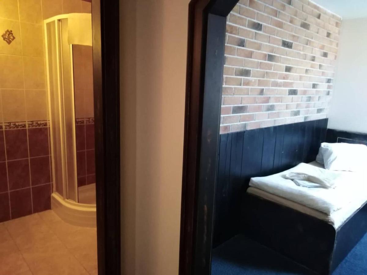 Hotel Chicago Chomutov Zewnętrze zdjęcie