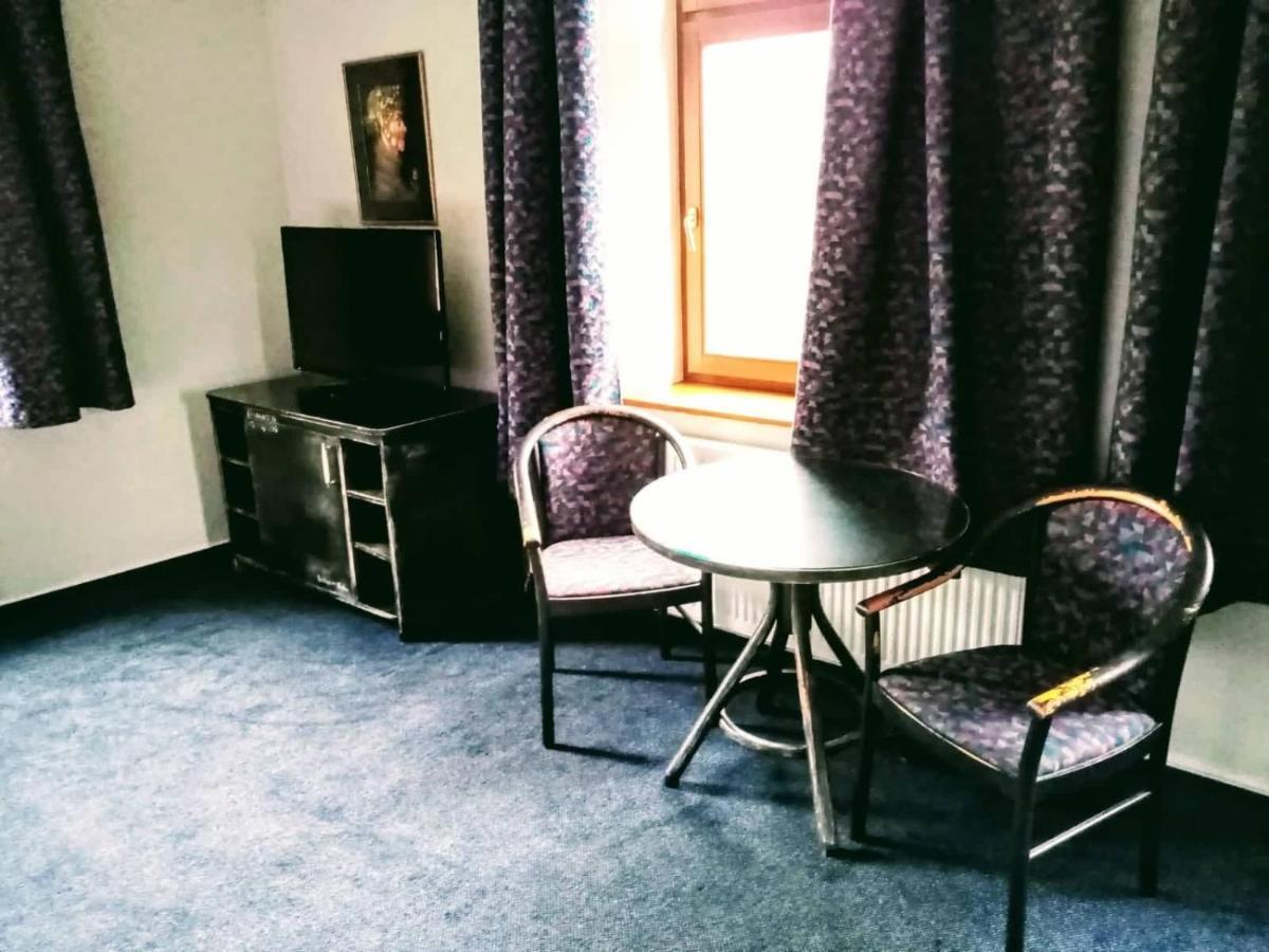 Hotel Chicago Chomutov Zewnętrze zdjęcie