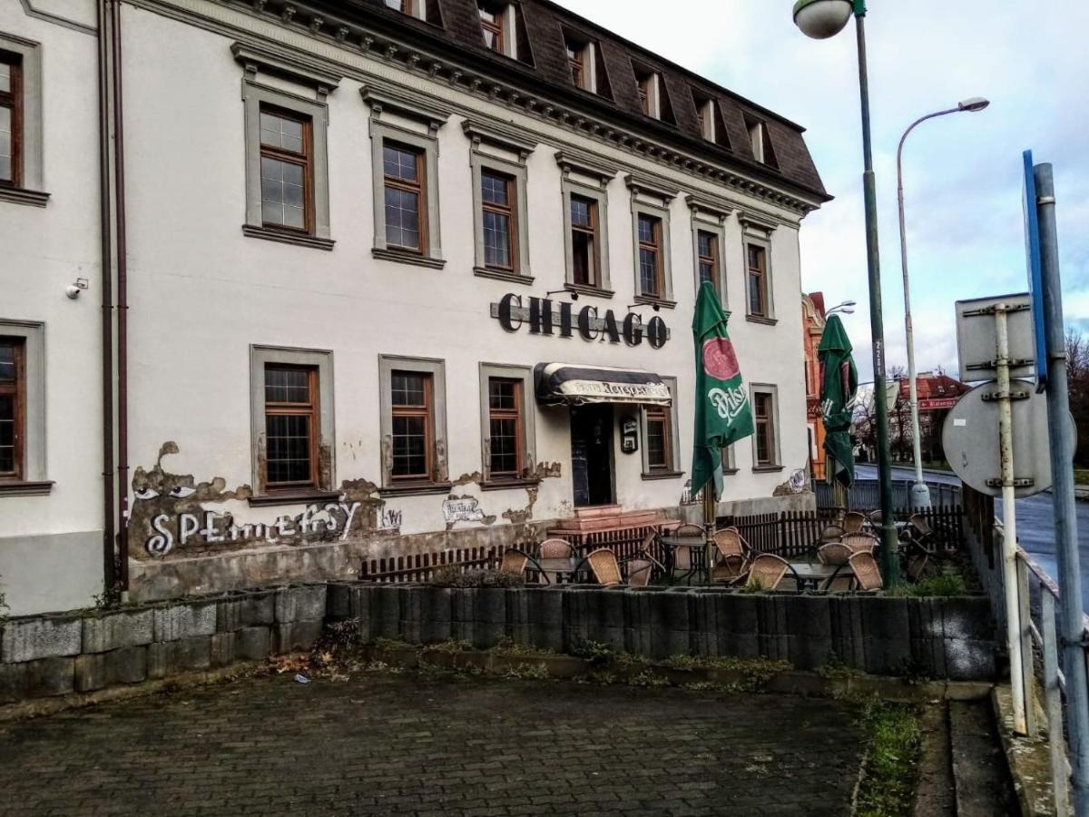 Hotel Chicago Chomutov Zewnętrze zdjęcie